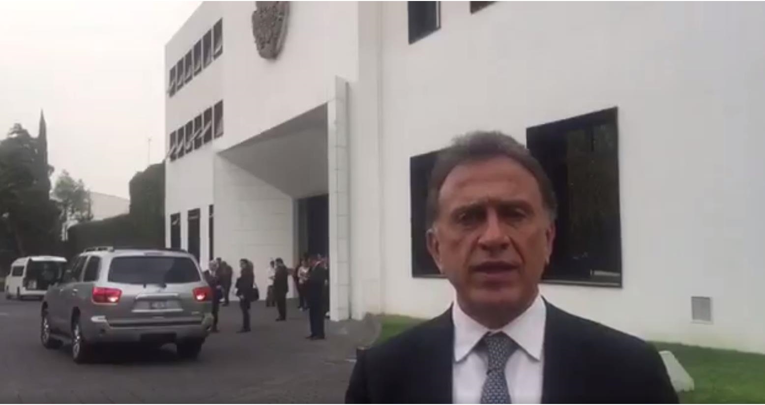 Seguiré defendiendo los intereses de los veracruzanos, asegura el gobernador Yunes tras reunirse con EPN
