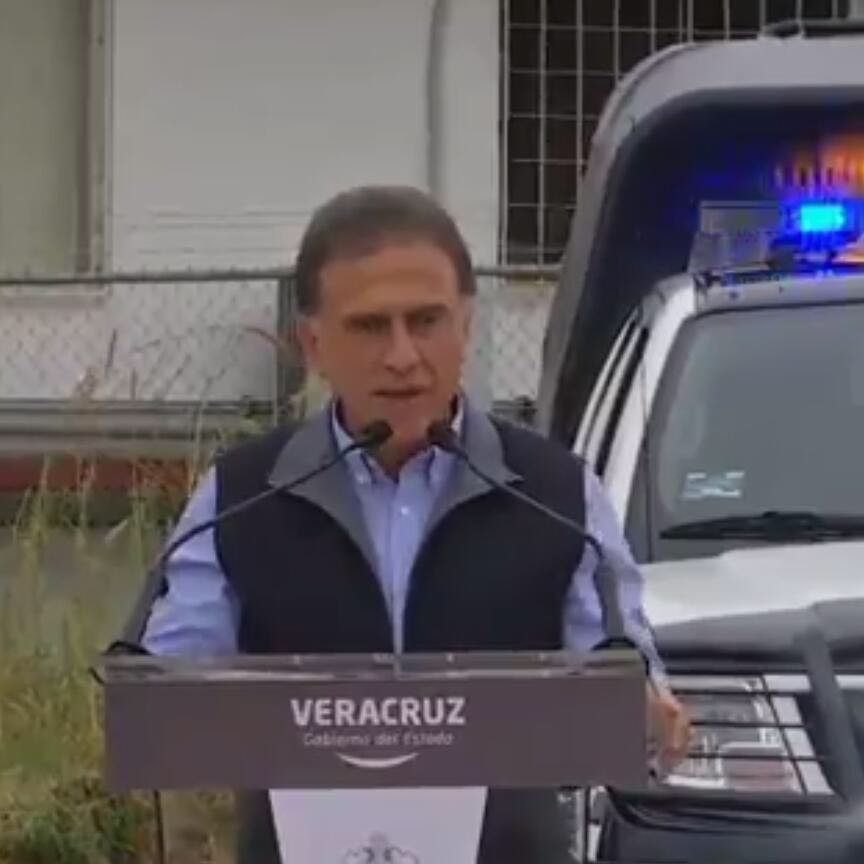 Gobernador Yunes entrega equipamiento a policía regional de Córdoba