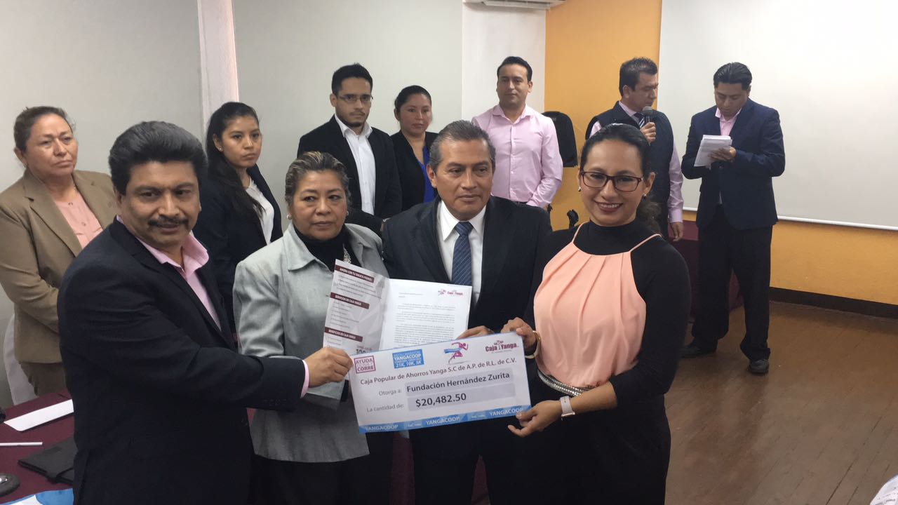 En Córdoba, entregan apoyos del Medio Maratón Caja Yanga 2016