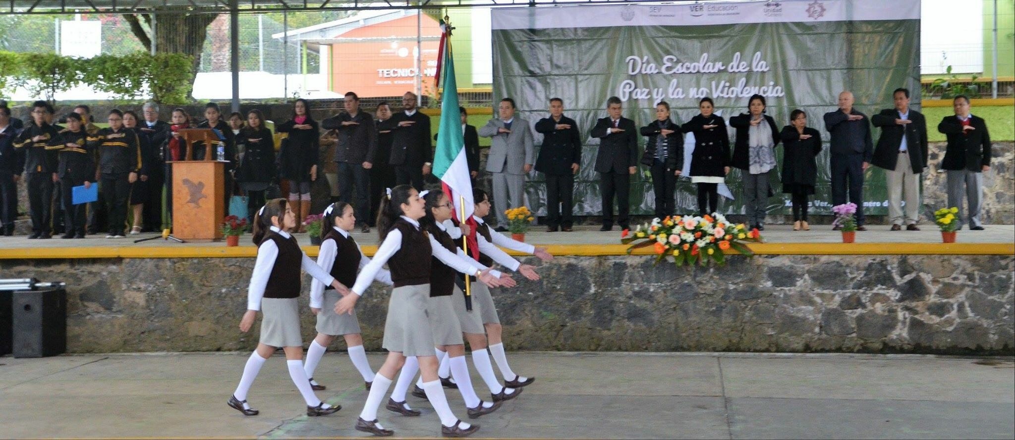 Celebran Día Escolar de la No Violencia y la Paz en Xalapa