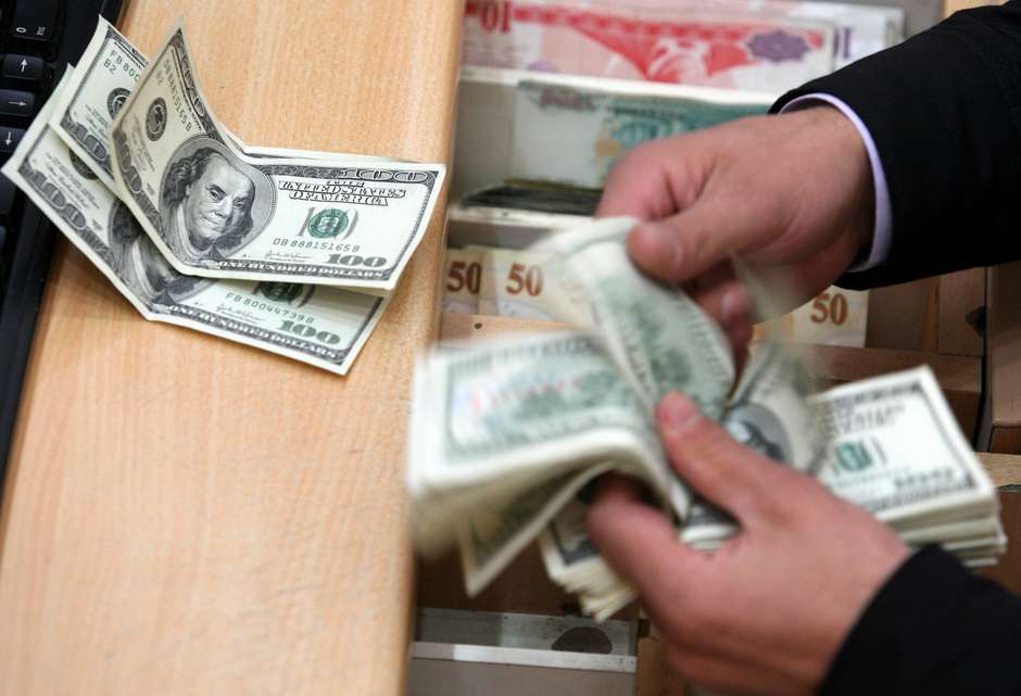 Dólar abre con ligera ganancia, se vende hasta en $20.70 en bancos