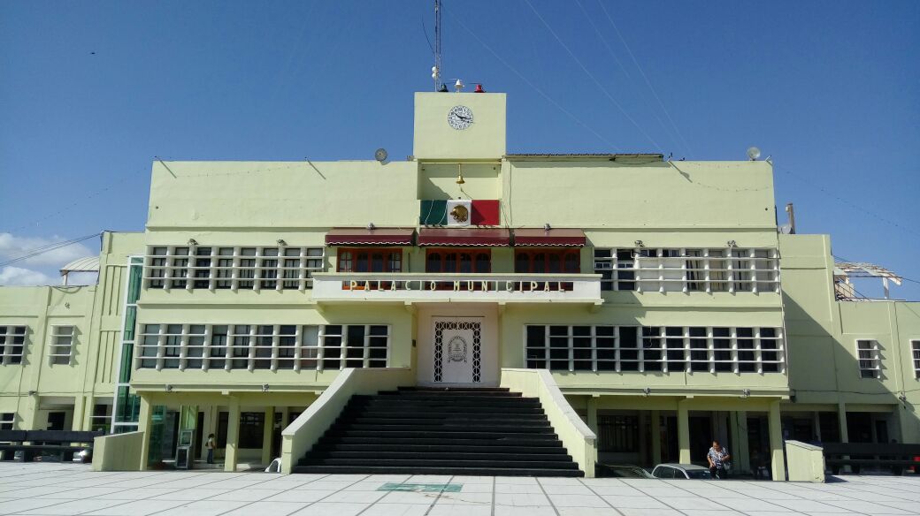 Amenazan con huelga empleados municipales de Coatzacoalcos