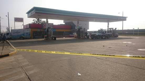 Reabre gasolinera en Villa Allende, tras saqueo, en Coatzacoalcos