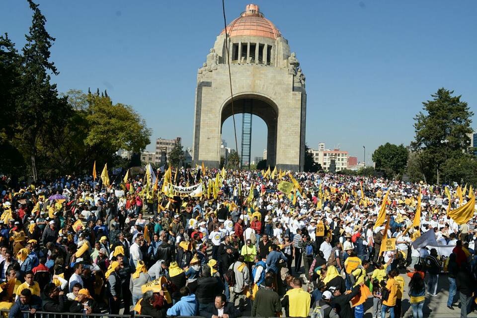 Miles de ciudadanos protestan contra el gasolinazo en CDMX