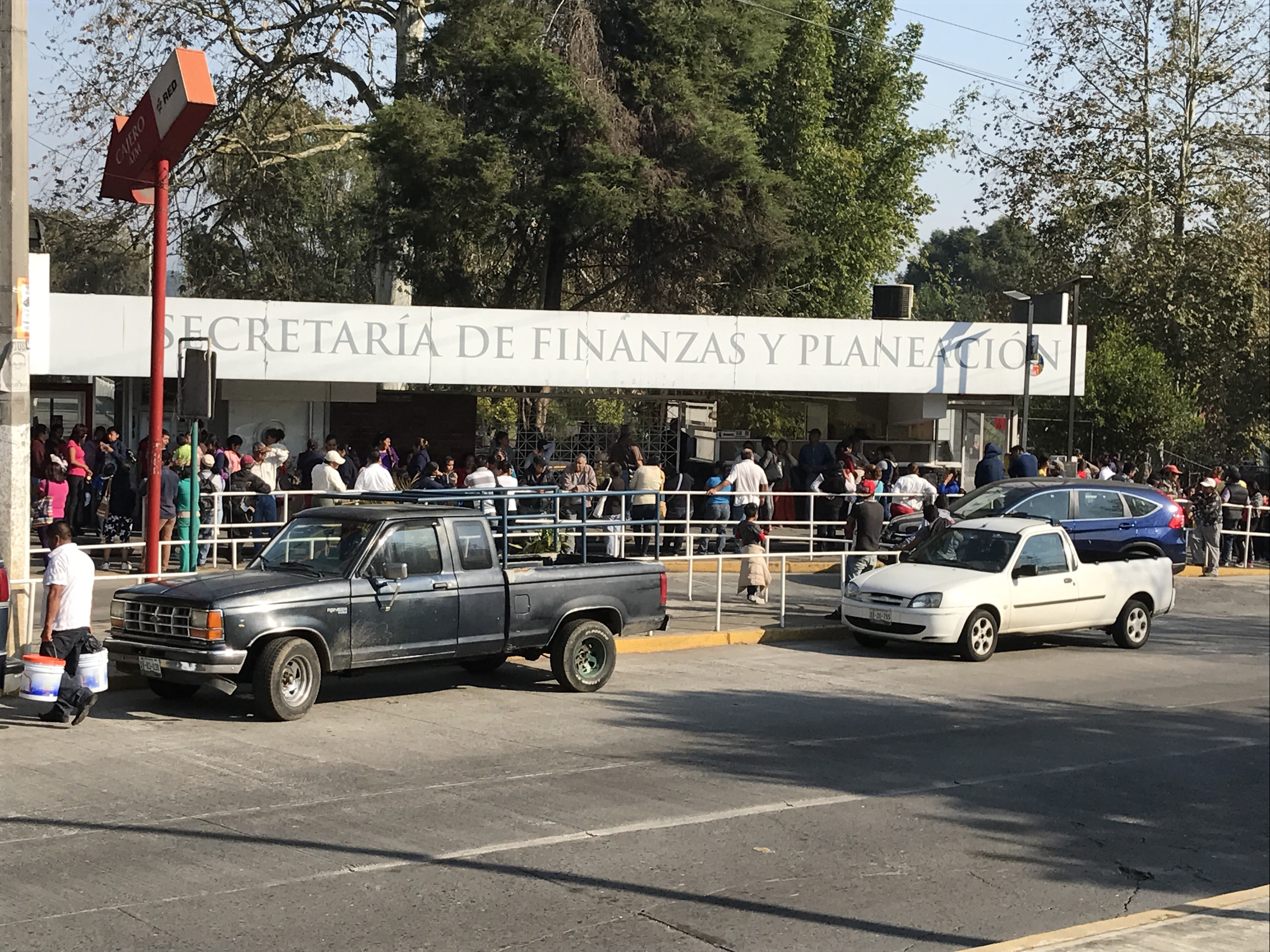 Toman la Sefiplan para reclamar terrenos para escuelas en Xalapa