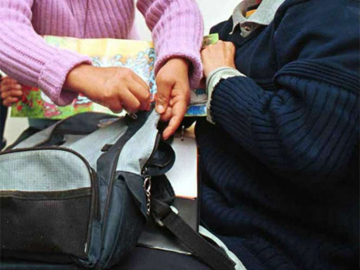 Con respeto y cautela realizar revisión de mochilas de nuestros hijos: Asociación