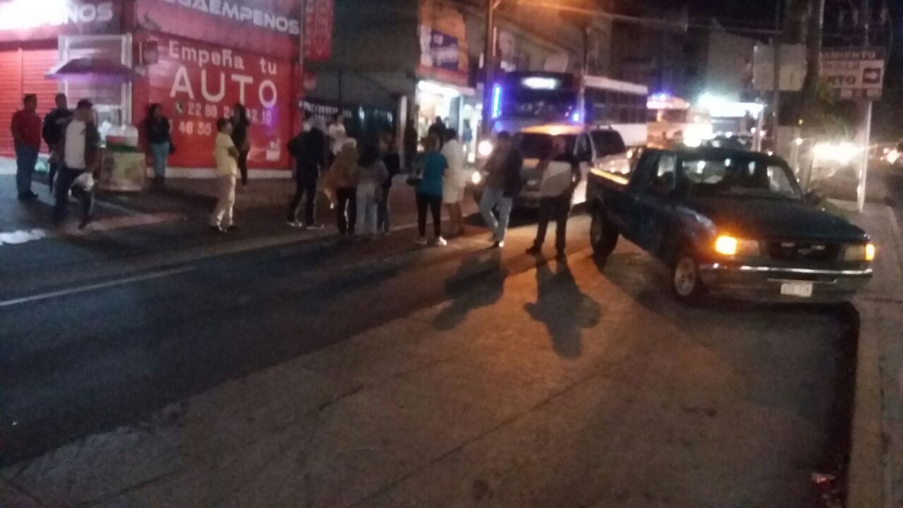 Taxistas bloquean avenida Chedraui Caram por operativo de Tránsito
