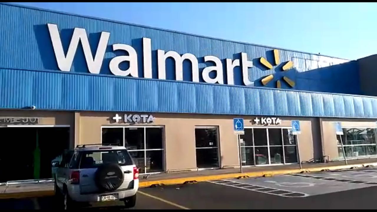 Reabren tiendas de Grupo Walmart en Acapulco