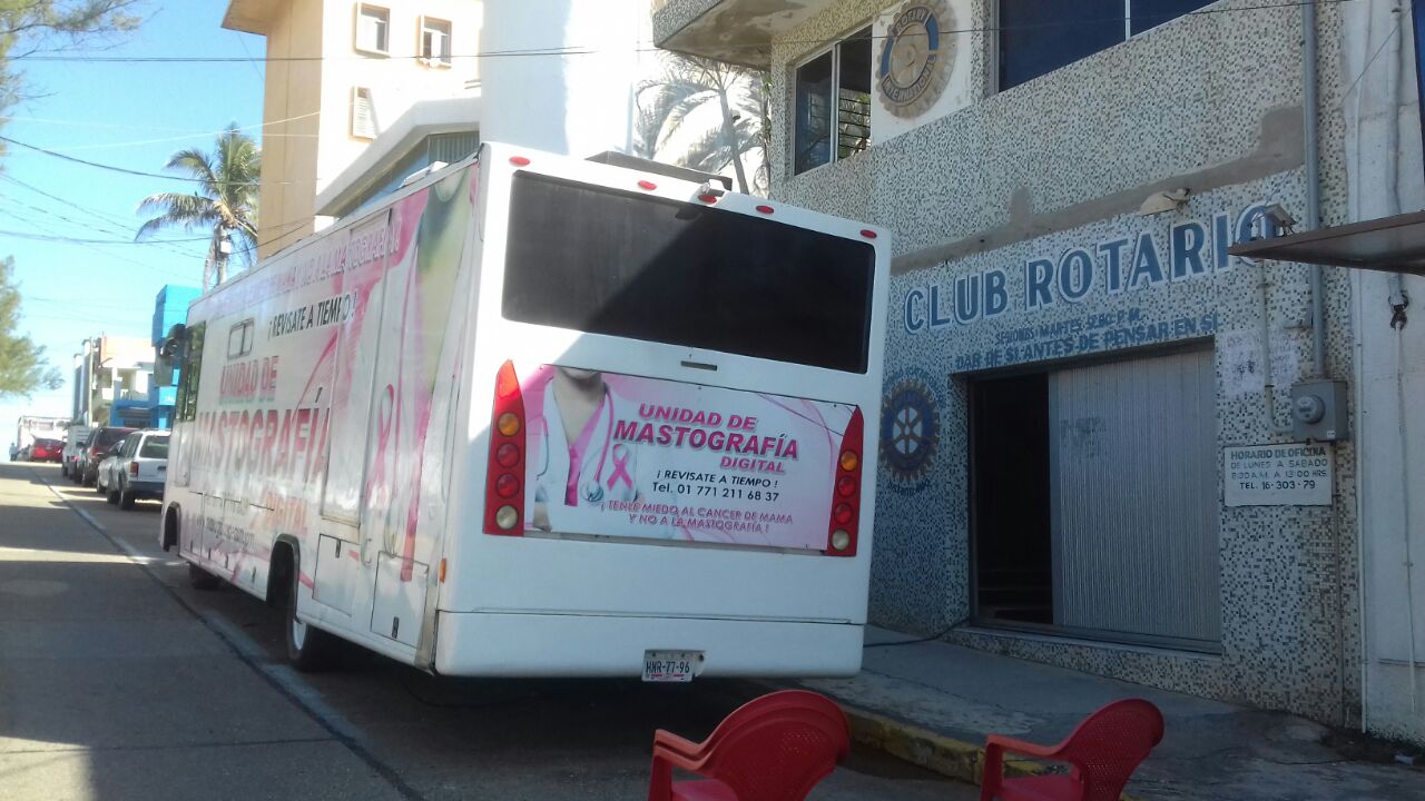 Asociaciones insisten en la autoexploración para prevenir cáncer de mama, en Coatzacoalcos