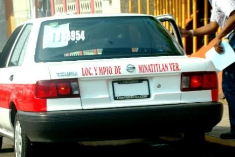 En Minatitlán más de tres mil taxis circulan sin placas