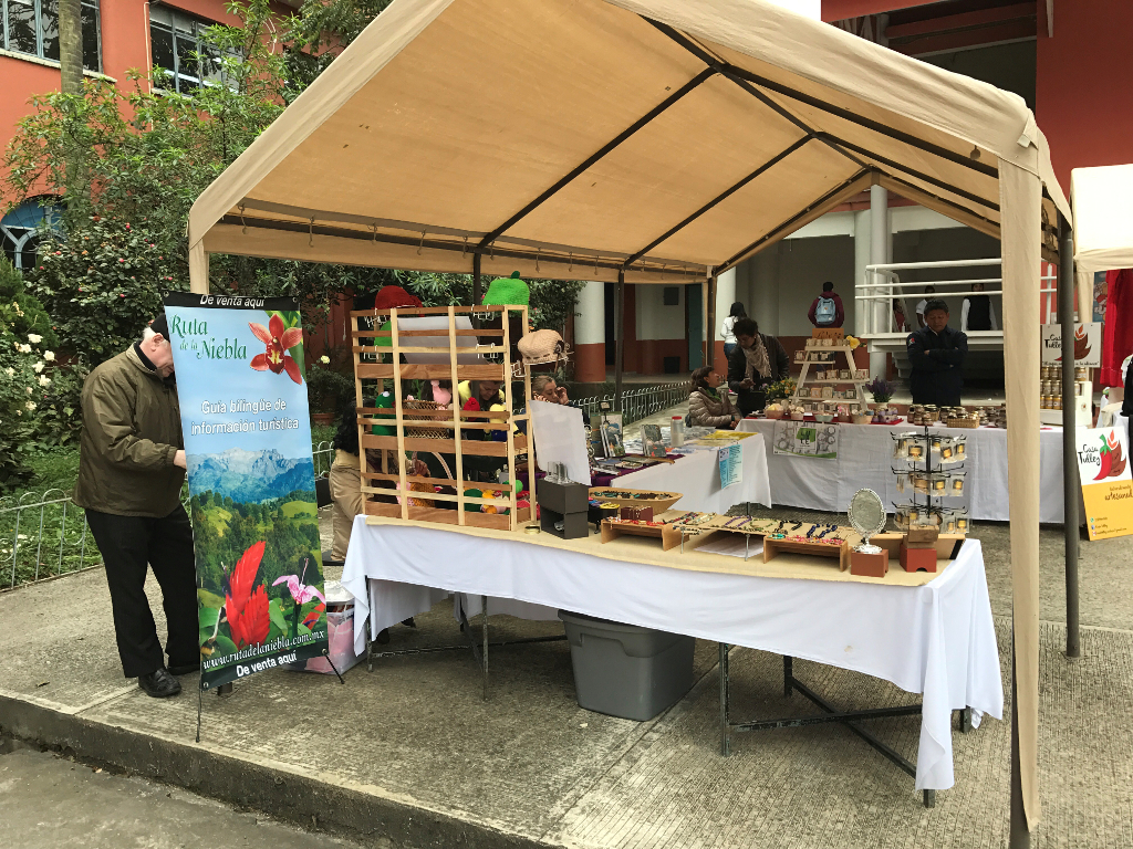 Celebra UV su primera Expo Servicio Social para enlazar a estudiantes con productores locales