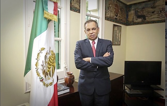 Informa el periódico El País de España que el ex gobernador Fidel Herrera tuvo presuntas conexiones con el narco