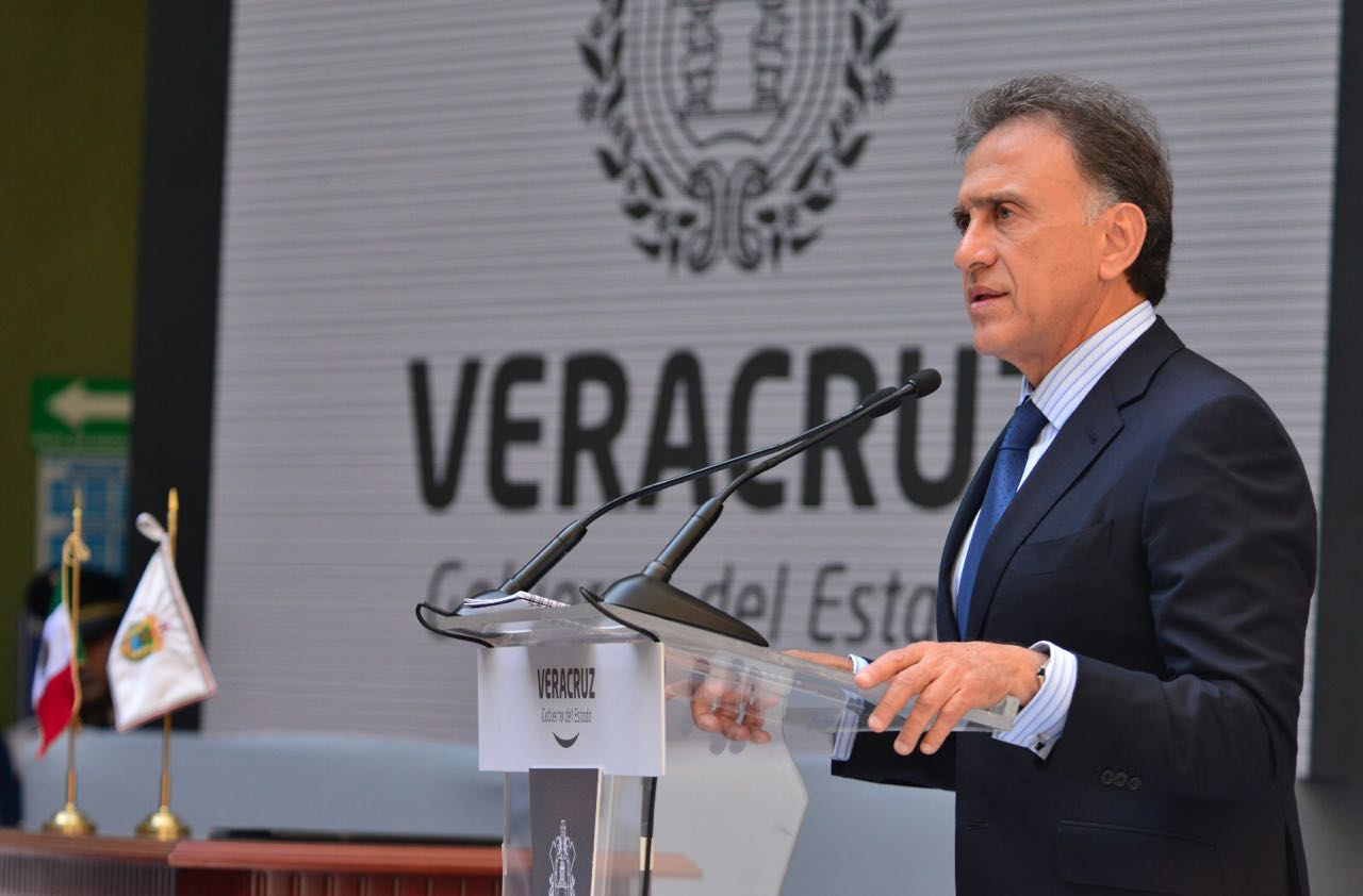 Supera gobernador Yunes la media nacional en aprobación de su gestión: Mitofsky
