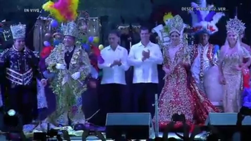 Corona el gobernador Yunes a los reyes del Carnaval de Veracruz 2017