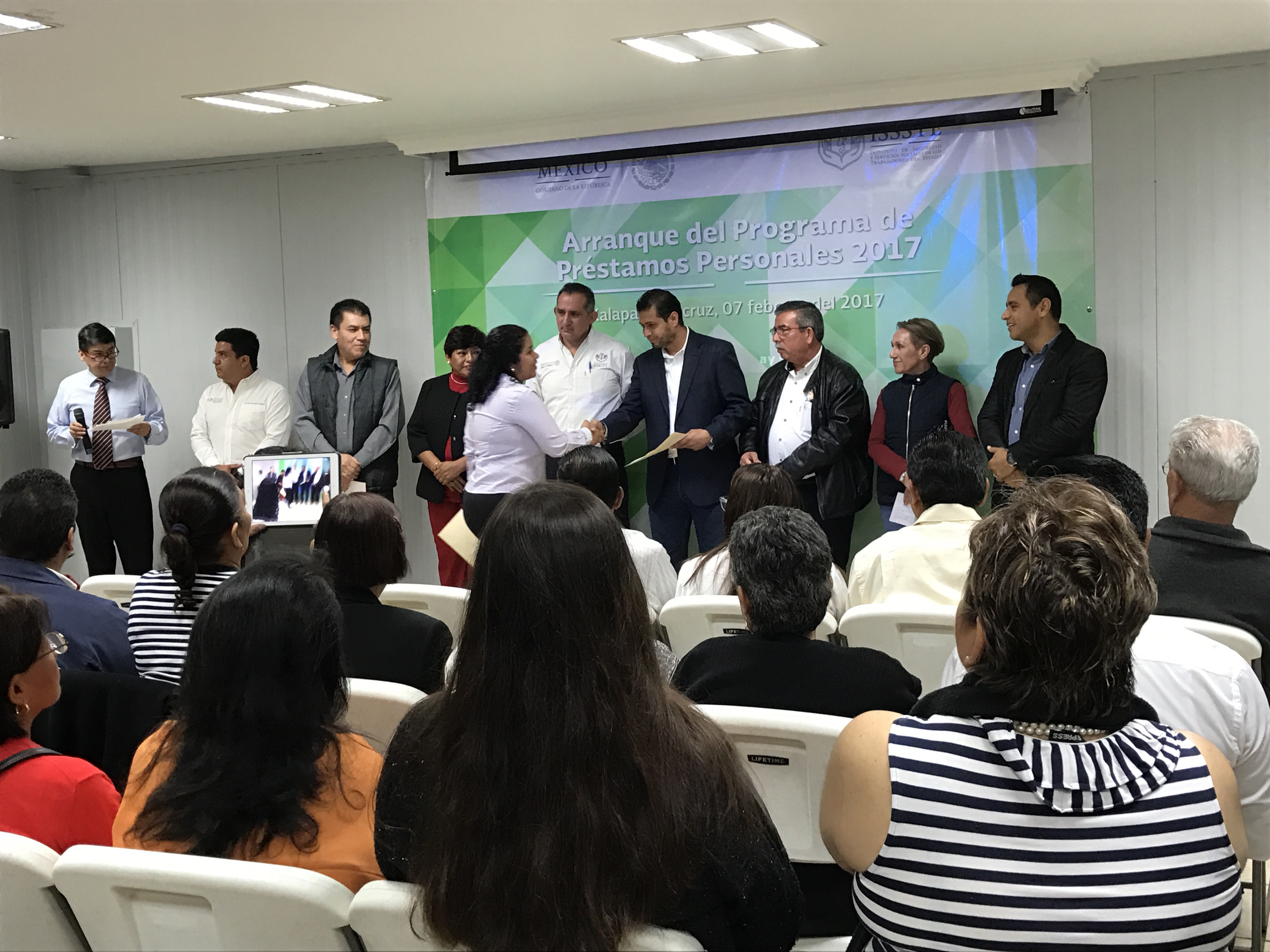 ISSSTE inicia su programa de préstamos personales 2017