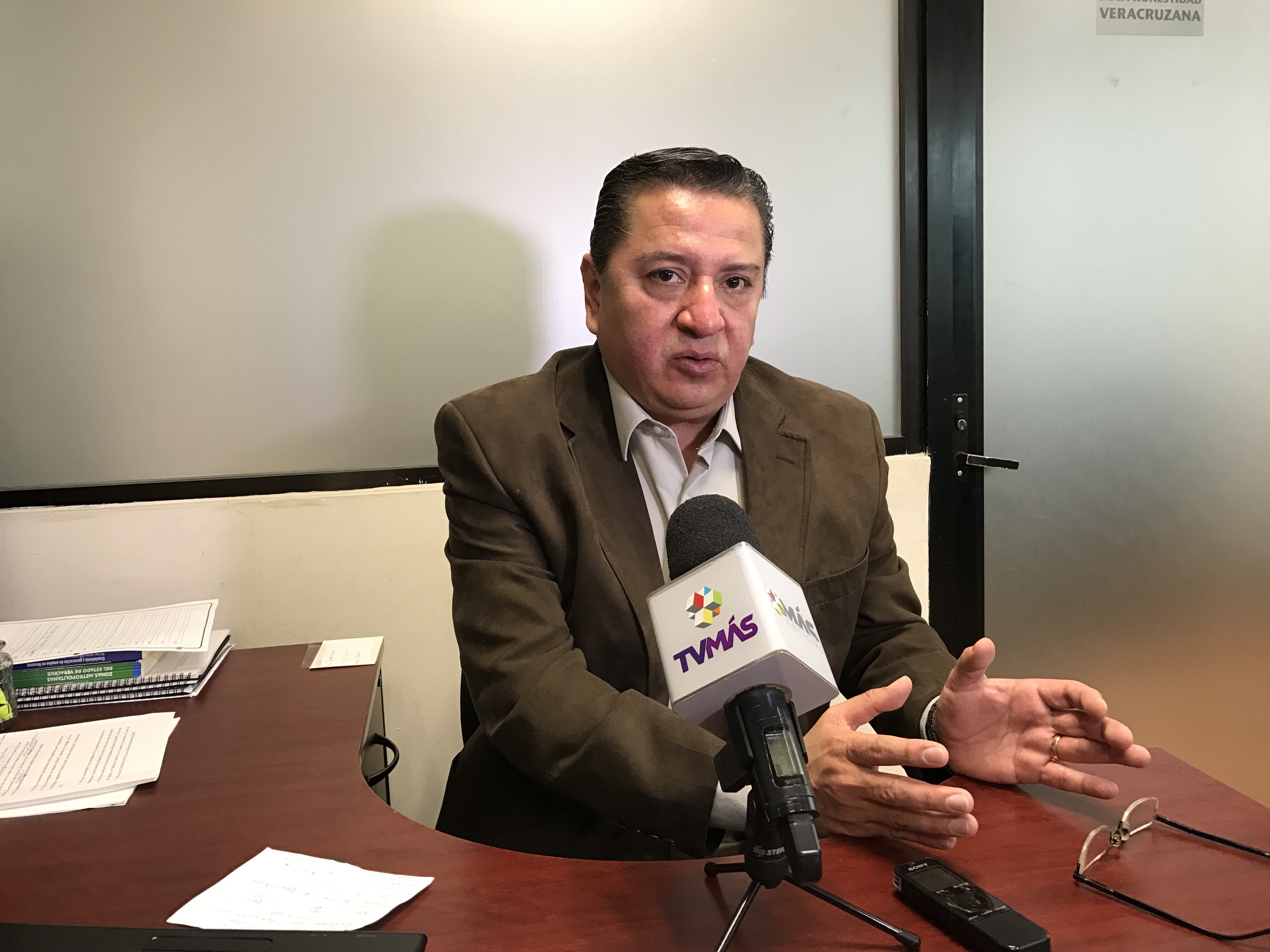 Muro fronterizo una medida defensiva para evitar conflagración mundial: Rafael Vela