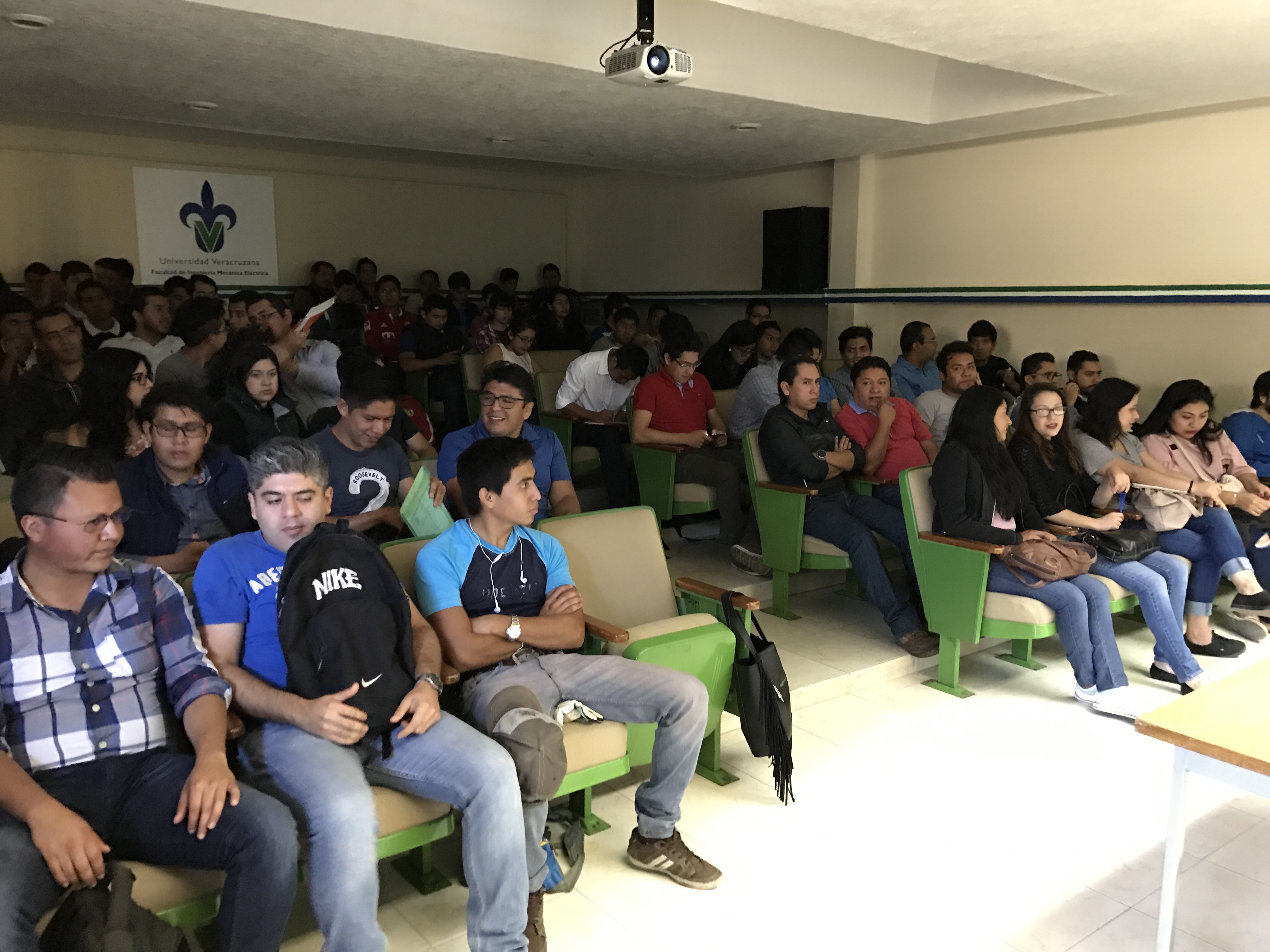 Laguna Verde capacita a universitarios para reclutarlos