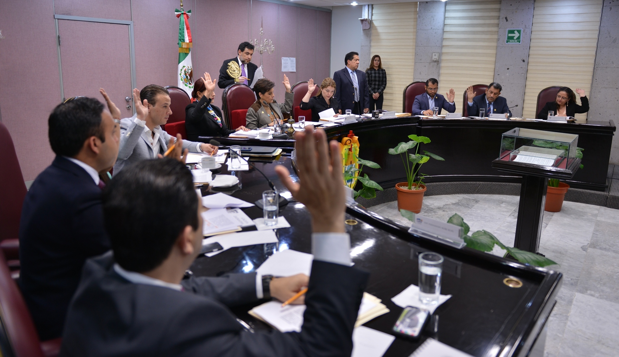 Otorga Congreso licencia para separarse del cargo a cuatro diputados