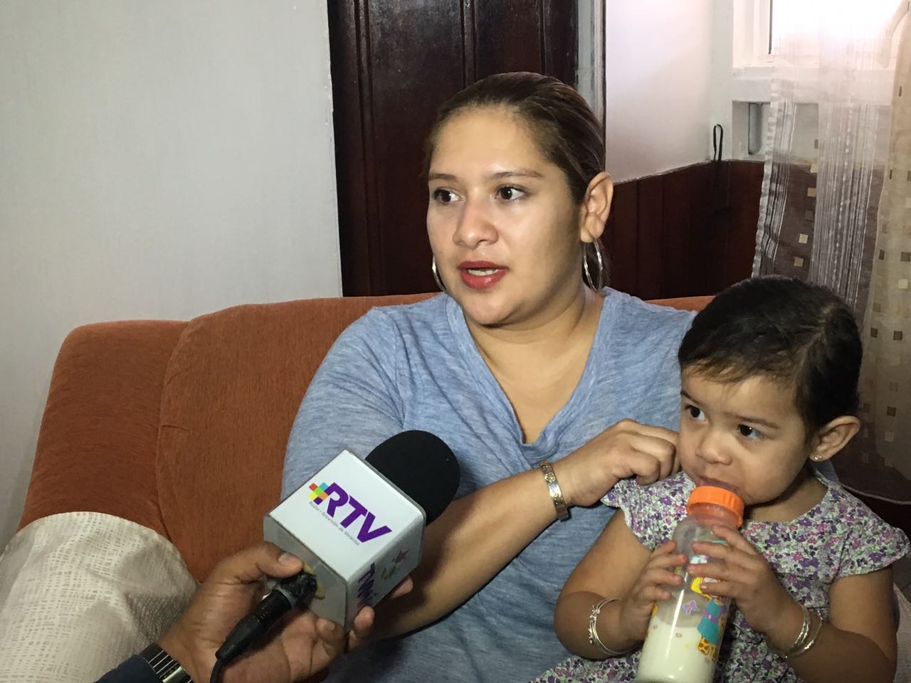 Piden apoyo para implante auditivo de niña en Coatzacoalcos