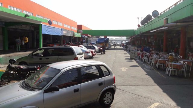 Sin refrigeración en bodega de desechos del Mercado de Pescadería
