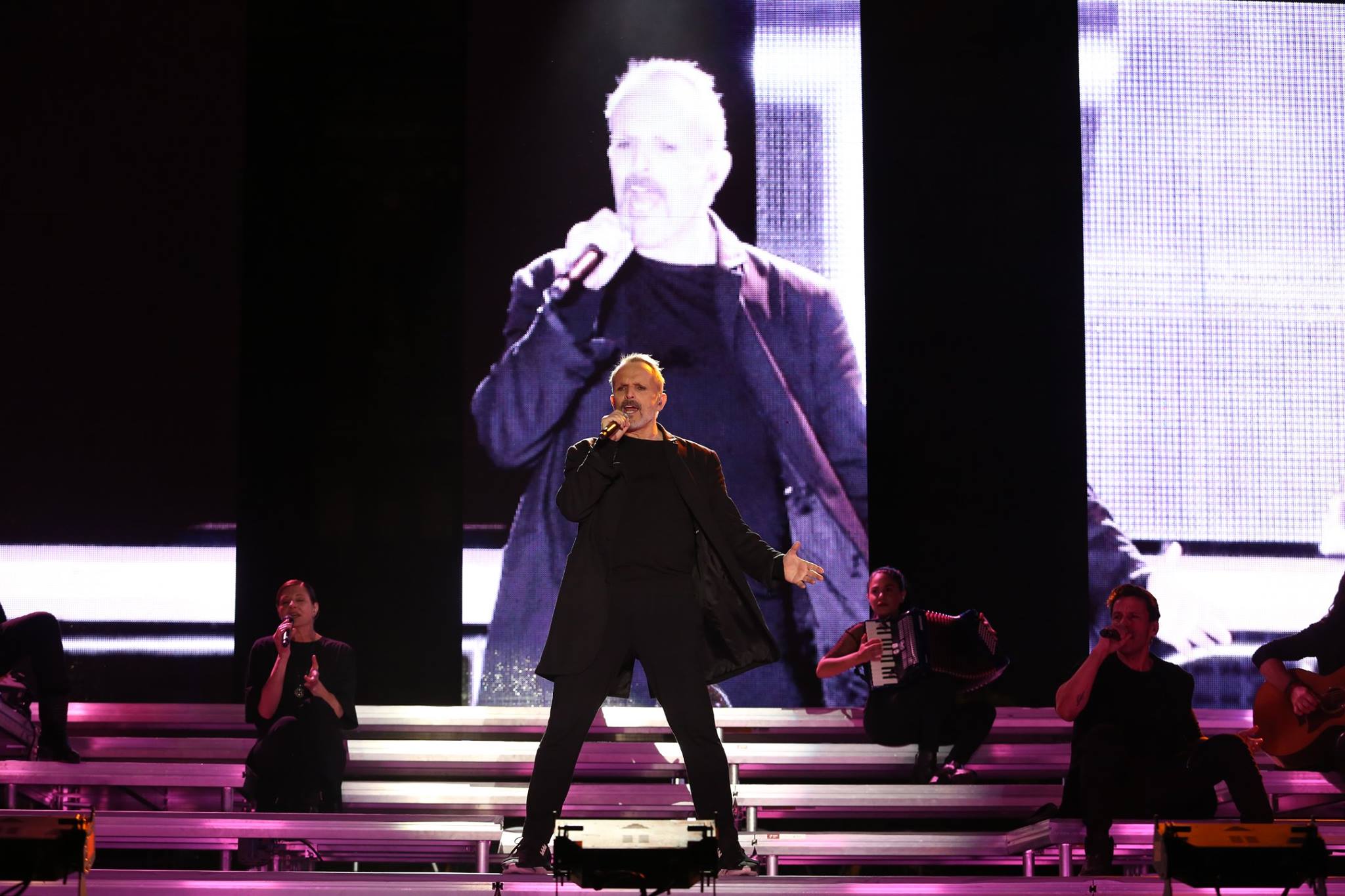 Miguel Bosé se presentó en Zócalo de Ciudad de México