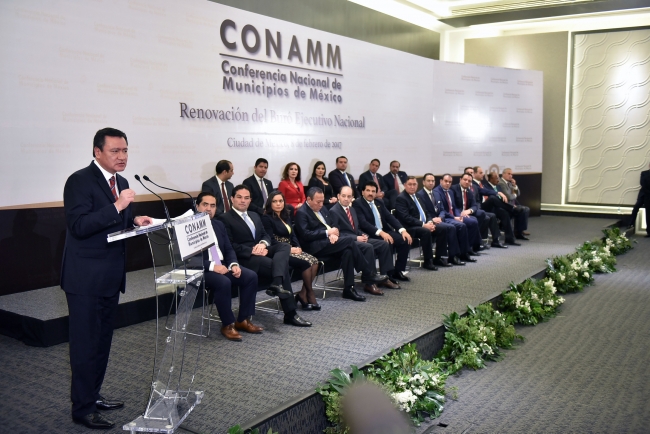Exhorta Osorio Chong a municipios a ser enlace con connacionales que regresan al país
