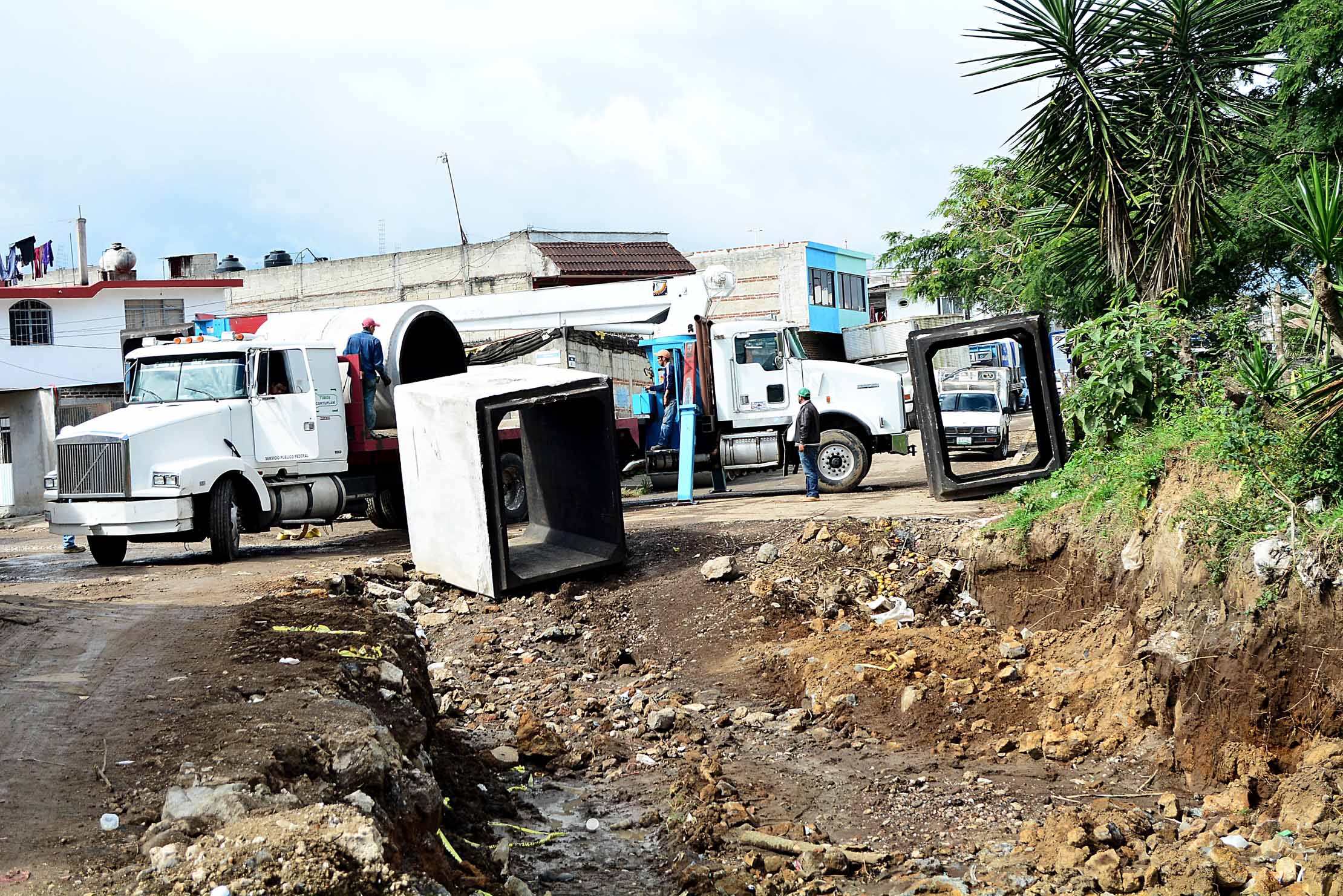 Trabaja CMAS Xalapa para restablecer servicio de agua en colonia Revolución