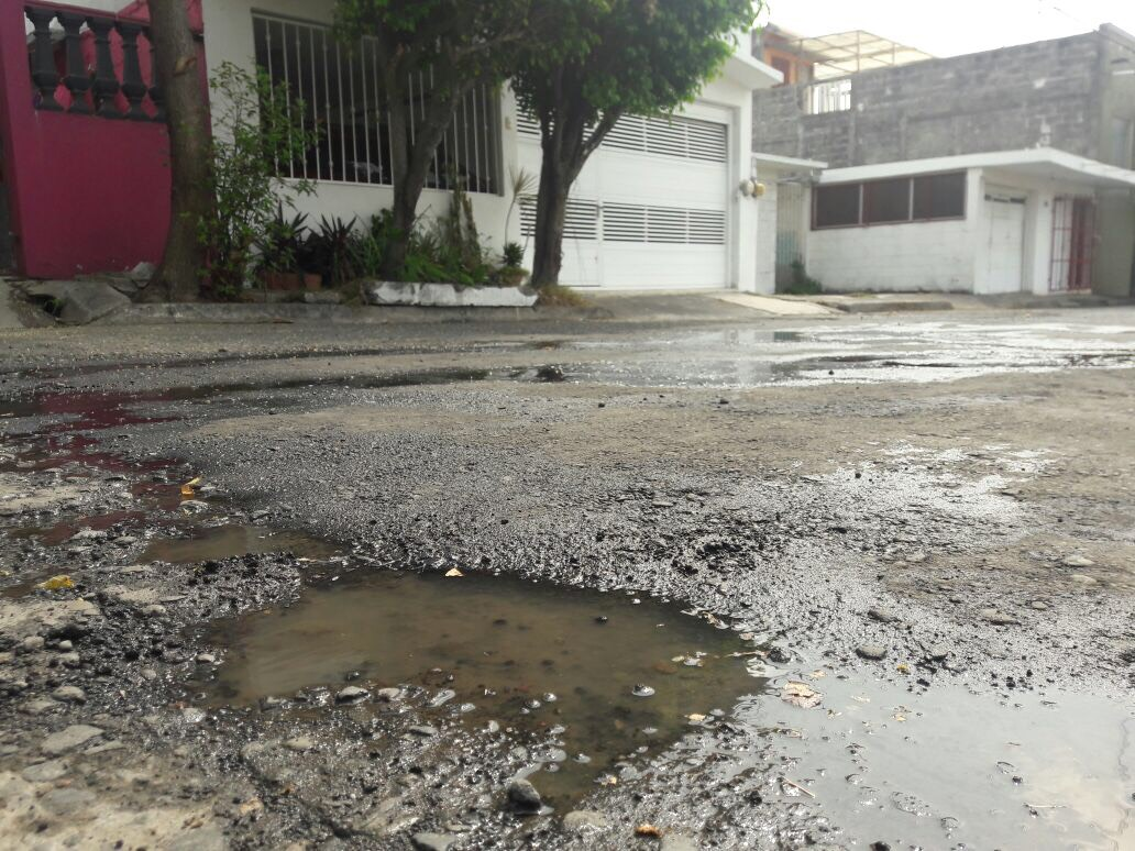 Vecinos de El Coyol afectados por mal servicio de agua y falta de alumbrado
