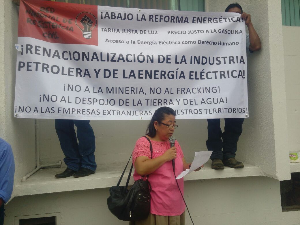 Se manifiestan en CFE Coatzacoalcos por alta tarifas