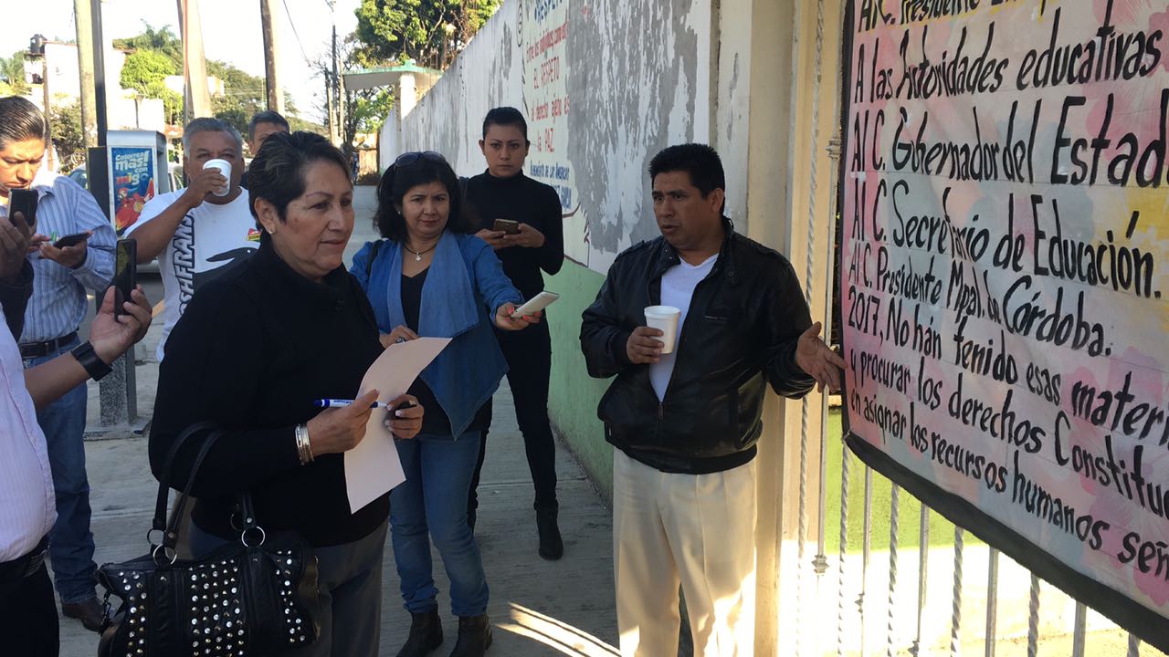 Padres de Familia exigen asignación de maestros en Córdoba