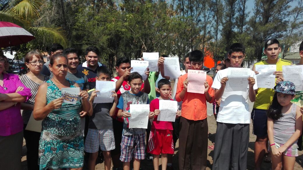 Mega fuga de agua afecta a vecinos de la colonia Hidalgo de Veracruz