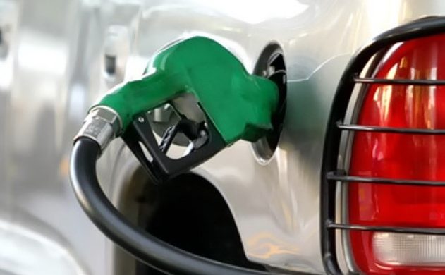 Baja este martes en Veracruz 3 centavos el precio máximo promedio de gasolinas y 9 el diésel