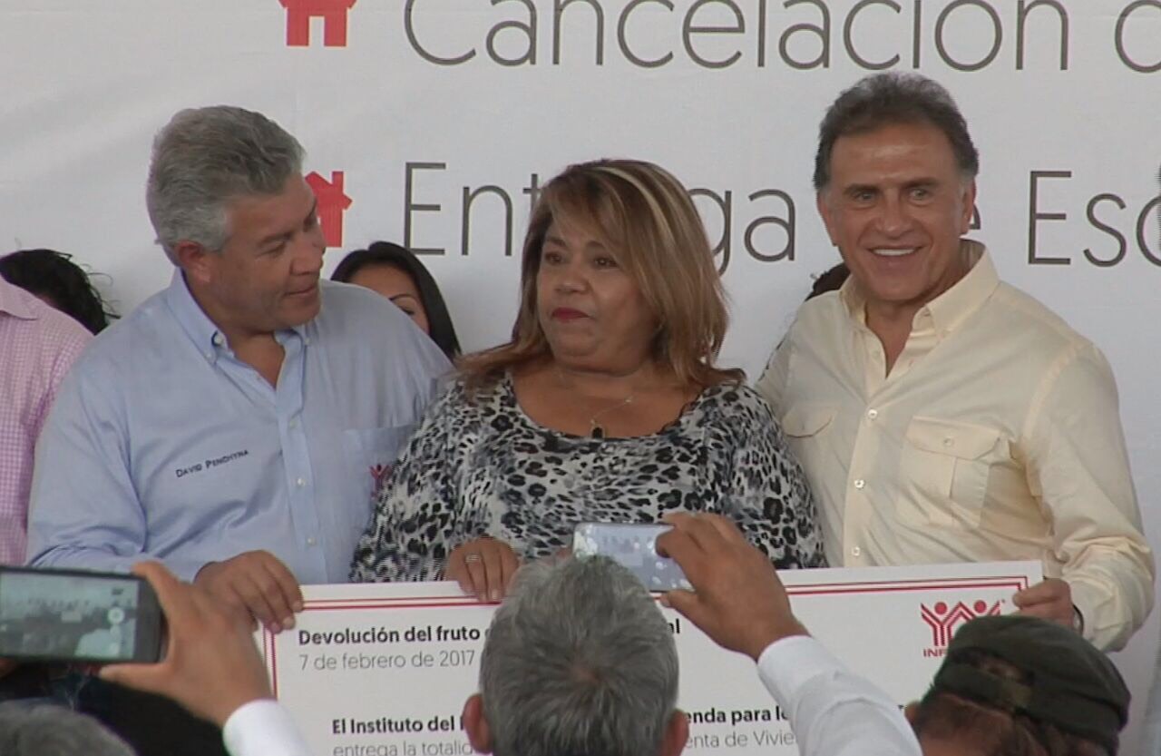 Se entregan mil 500 créditos de INFONAVIT en Medellín de Bravo