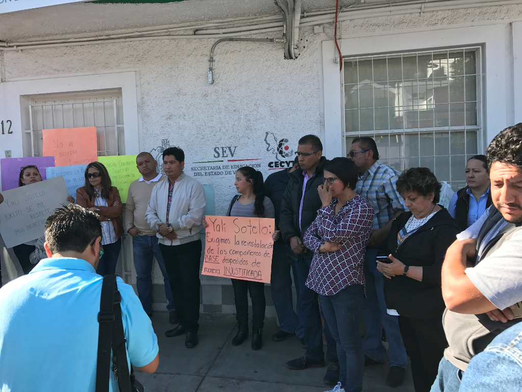 Paro en CECYTEV por despidos presuntamente injustificados