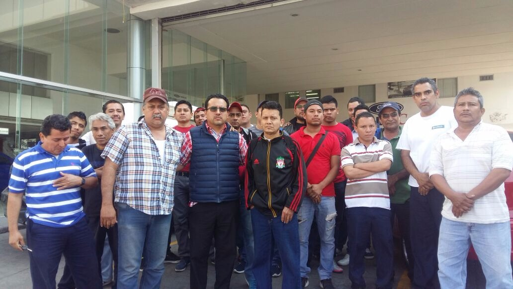 Concesionaria en Veracruz deja de vender autos Ford; trabajadores temen despido sin liquidación