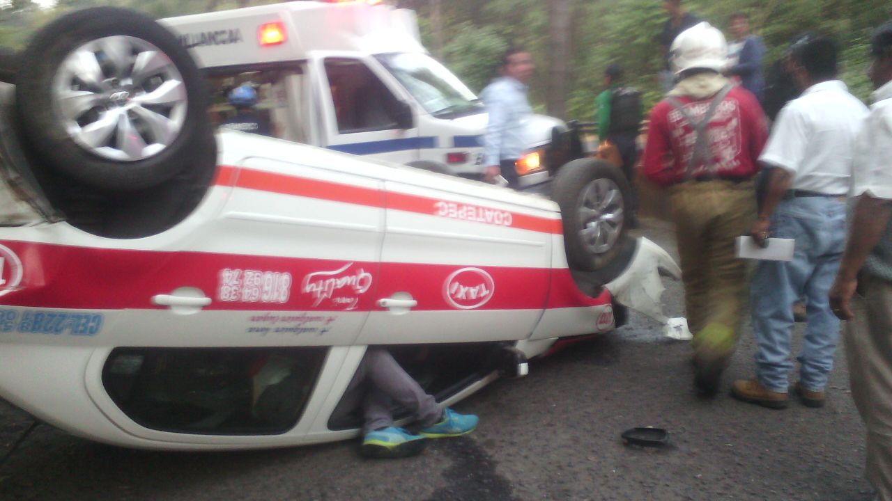 Vuelva taxi en autopista Xalapa-Coatepec