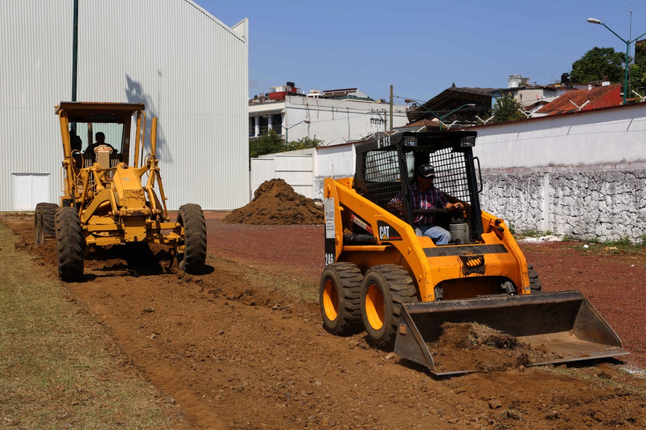 Contribuye SIOP con maquinaria para construir vitapista en Xalapa
