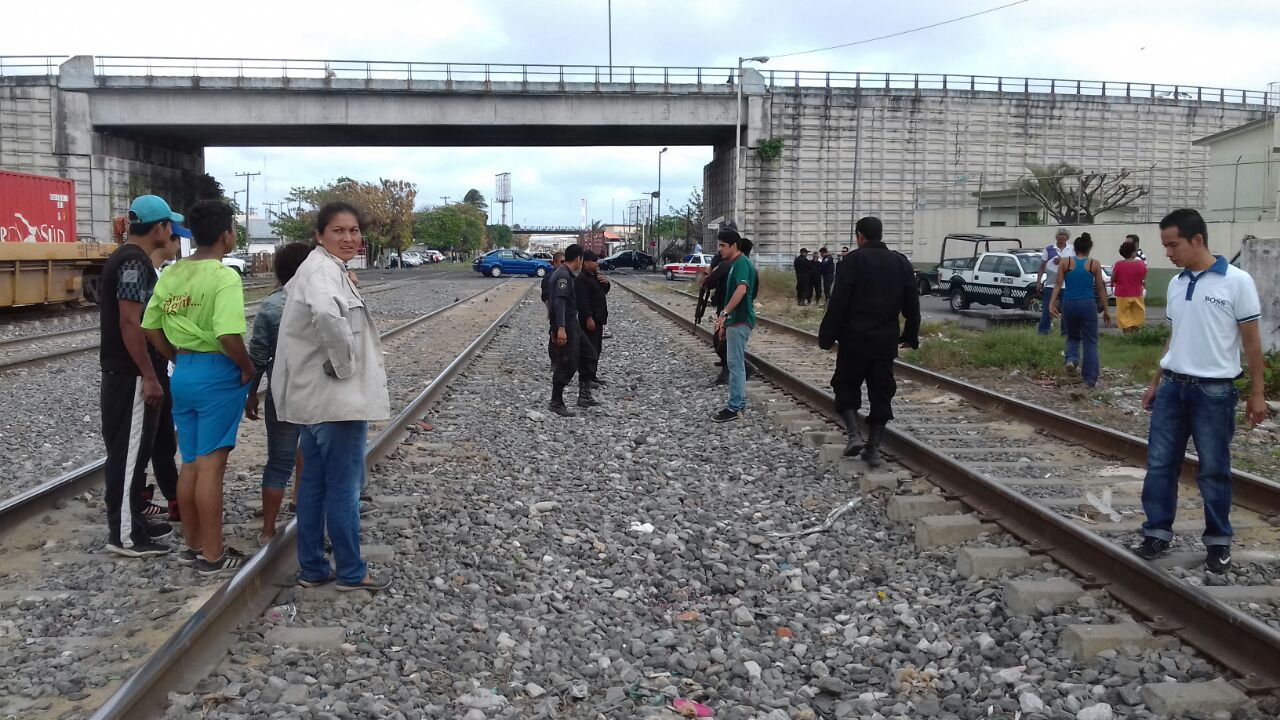 Reportan grave a hombre atropellado por tren en la ciudad de Veracruz