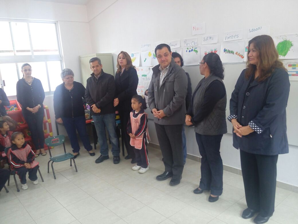 Alcalde de Xalapa entrega aulas y material educativo a jardín de niños