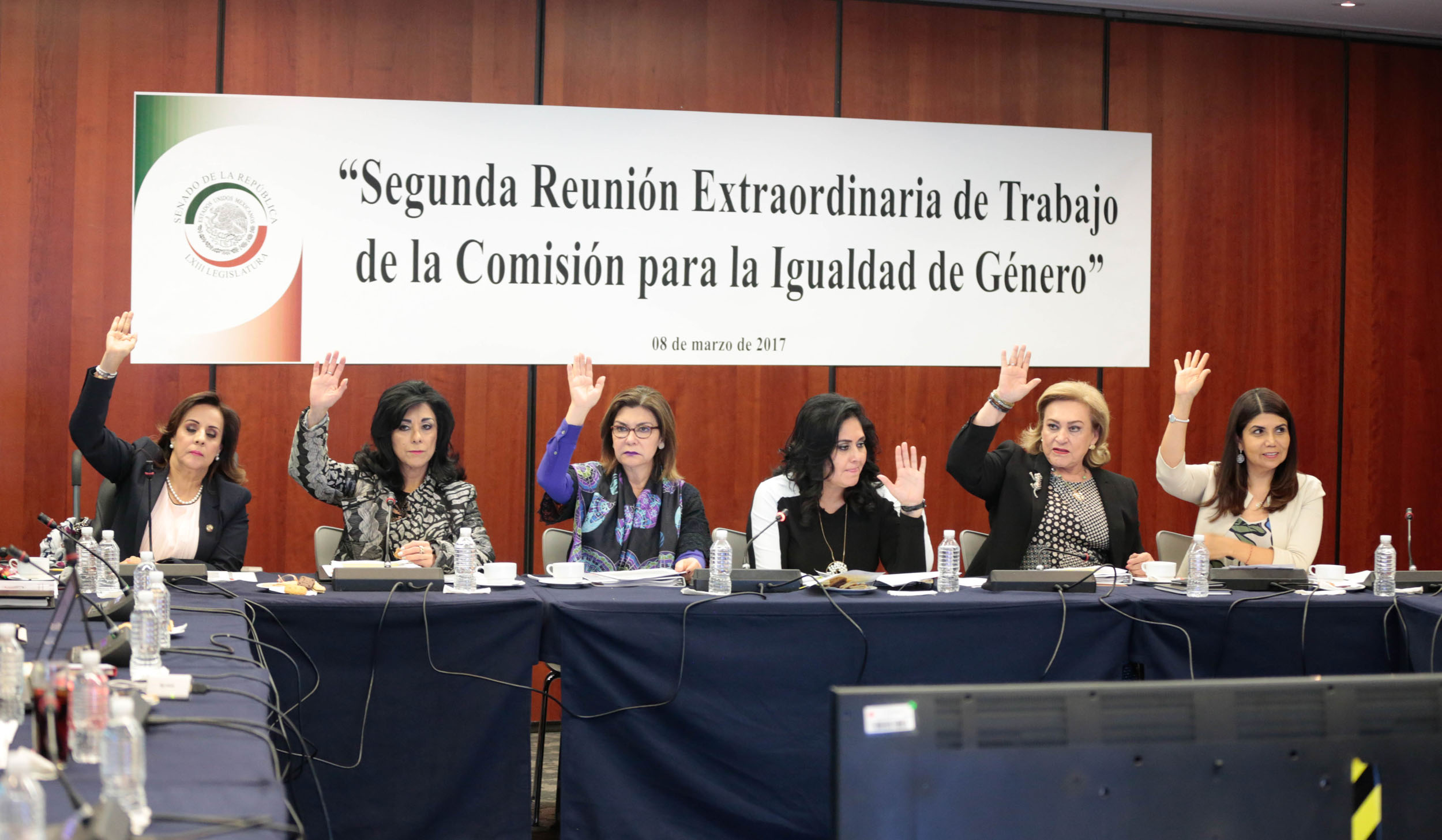 Senado reforma cinco leyes para sancionar violencia política contra la mujer