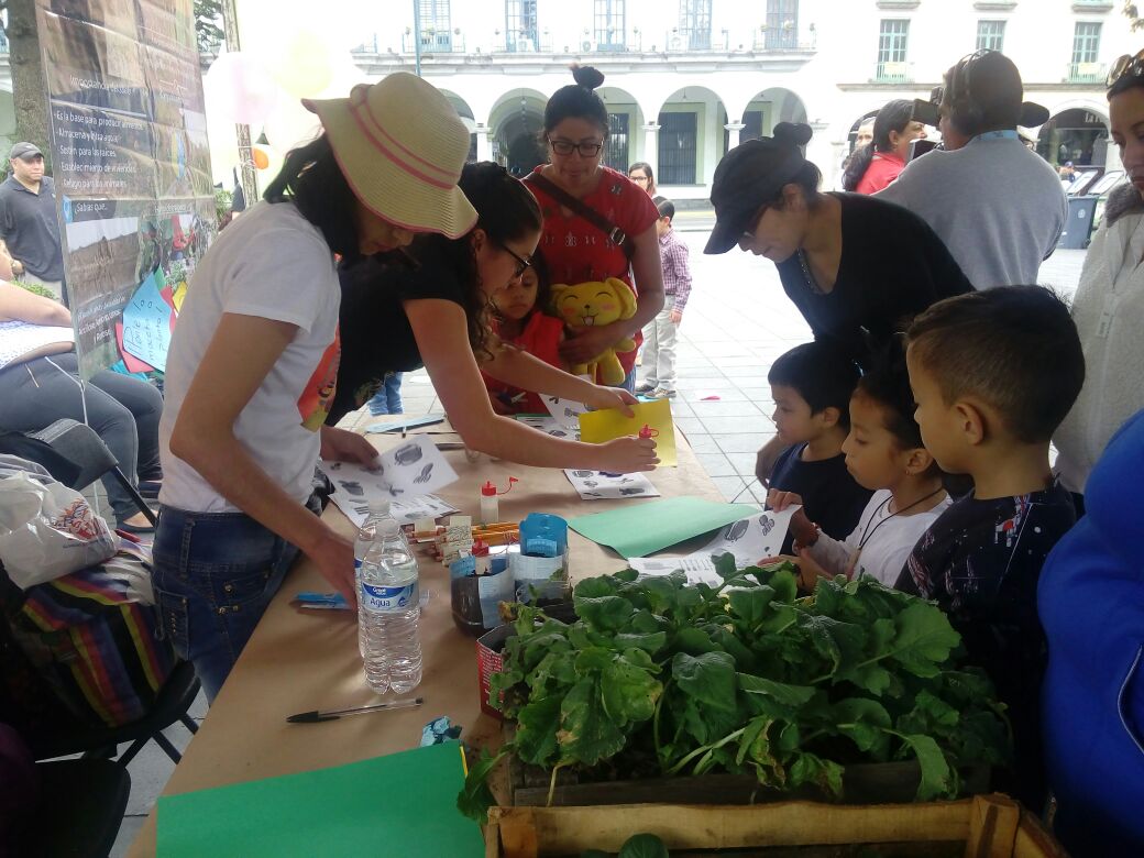 Terminan talleres de ciencia en parques de Xalapa