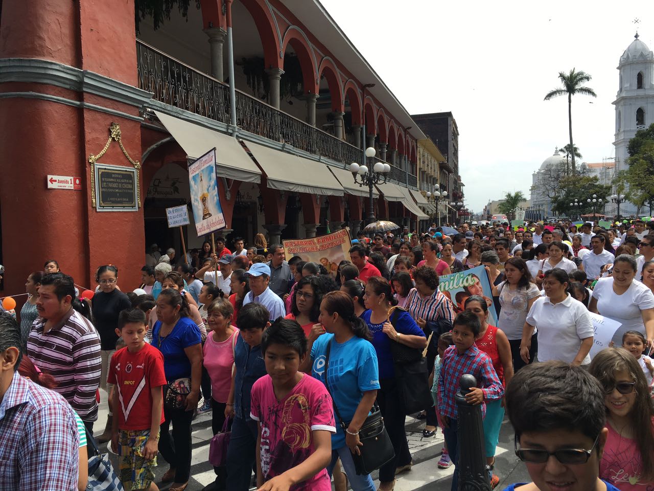 Católicos de Córdoba marcharon por la familia este domingo
