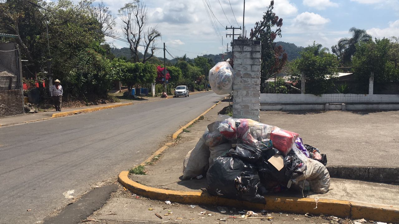 Padecen falta de agua y recolección de basura en comunidad de Córdoba