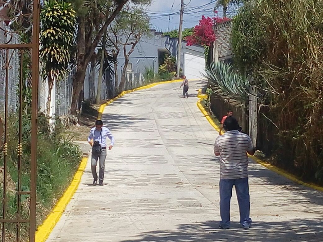 Alcalde de Xalapa inaugura calle en la colonia Pedregal