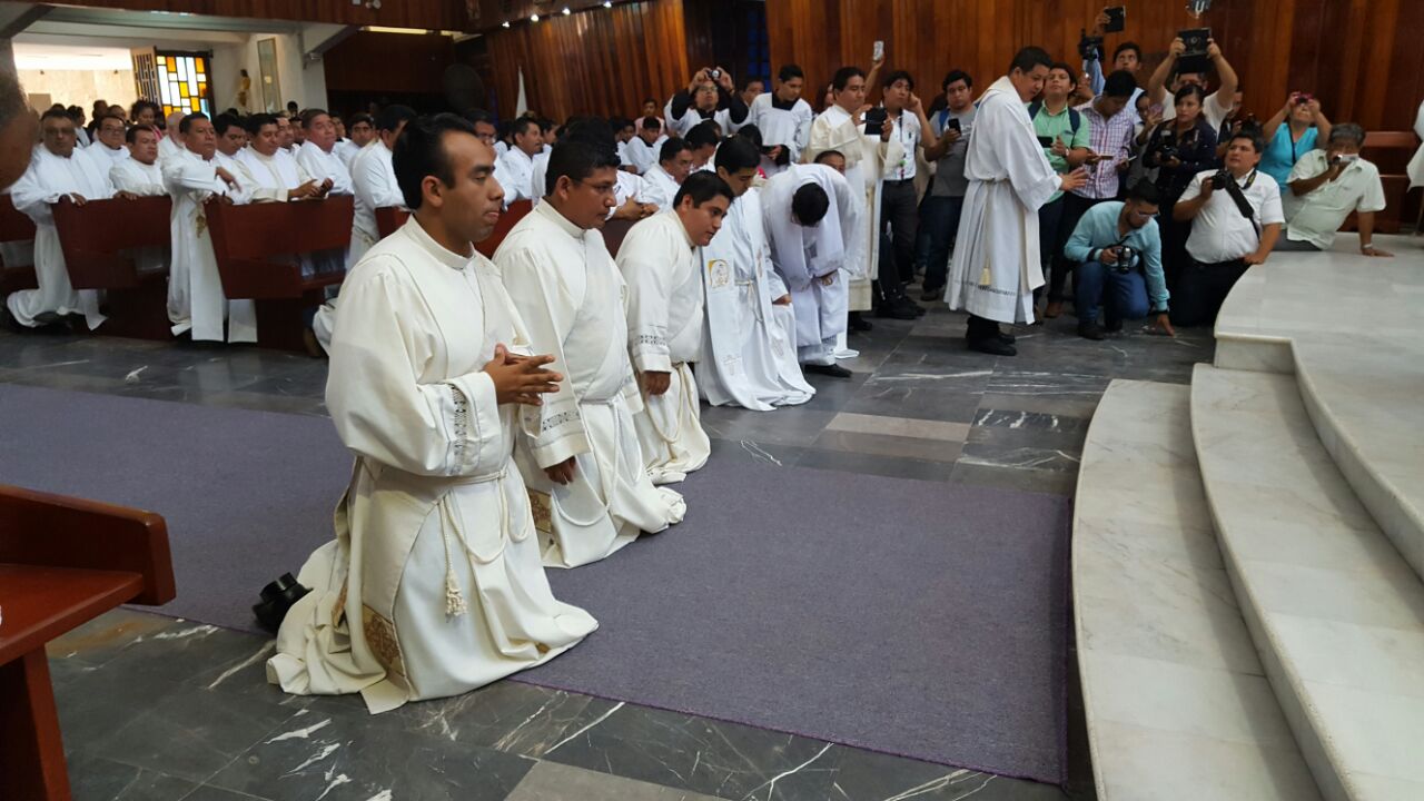 Se ordenan tres nuevos sacerdotes en la diócesis de Coatzacoalcos