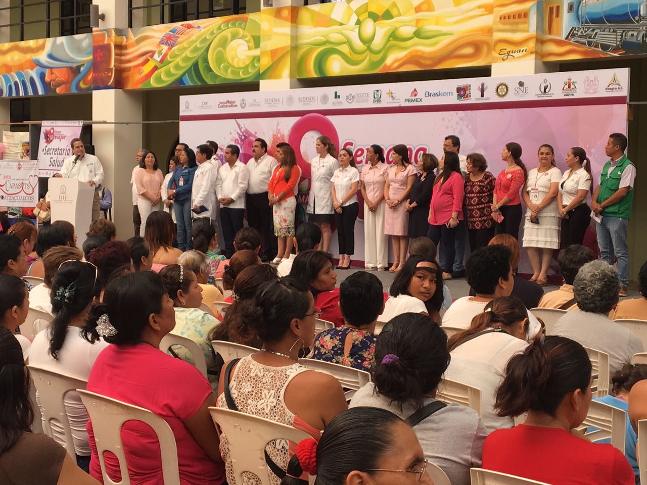 DIF Coatzacoalcos celebra feria de la salud de la mujer