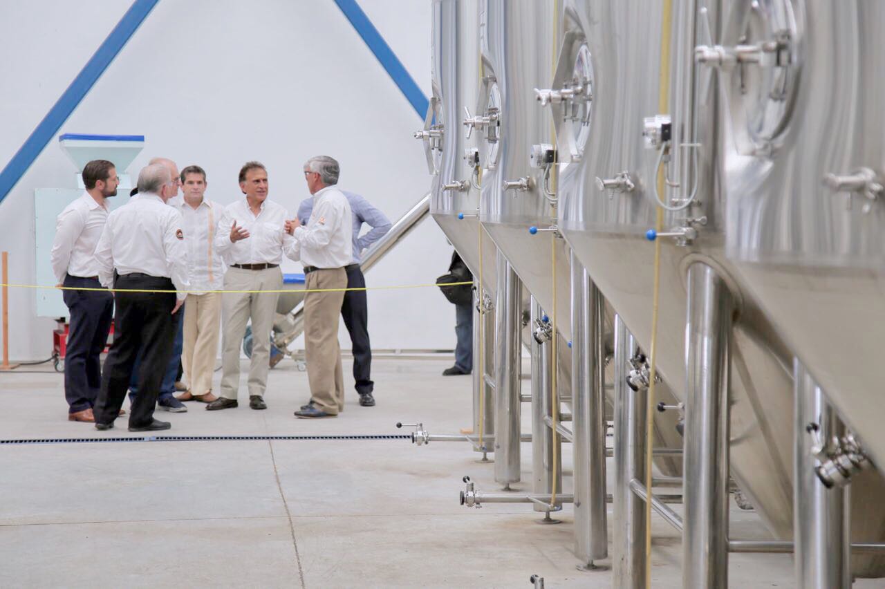 Trabajamos de acuerdo con los empresarios y los obreros para crear más empleos: Gobernador Yunes