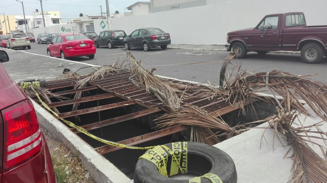 Alcantarilla, peligro para estudiantes en el fraccionamiento Floresta