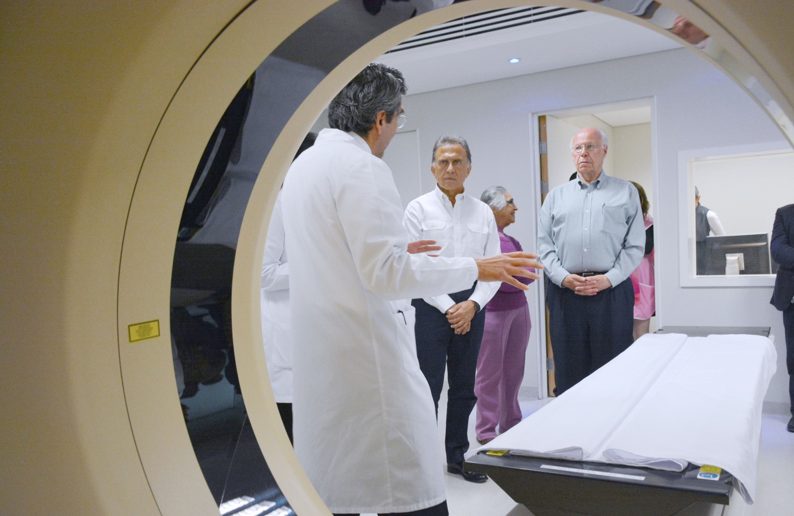 Invertimos en la mejor tecnología para atender la salud de los veracruzanos: Gobernador Yunes