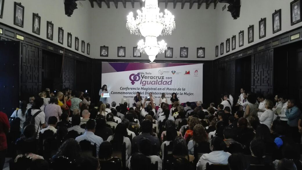 Necesario reeducar a la sociedad para  eliminar desigualdad de género: UV